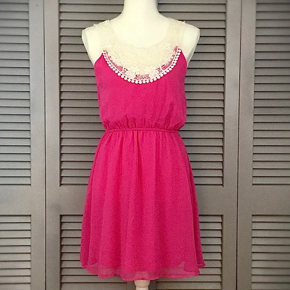 Velzera Sleeveless Pink Chiffon Dress - Picture 2 of 7